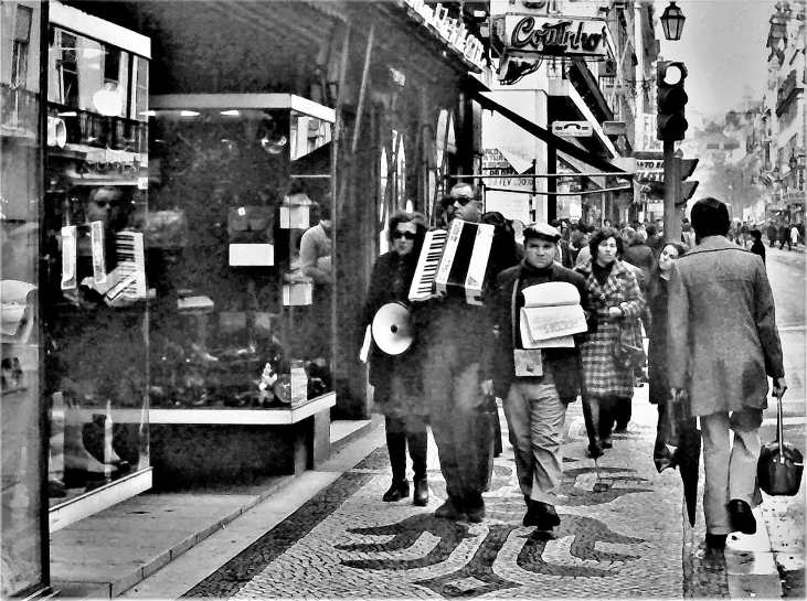 Cegos nas ruas de Lisboa - Jorge Rodrigues, 1976