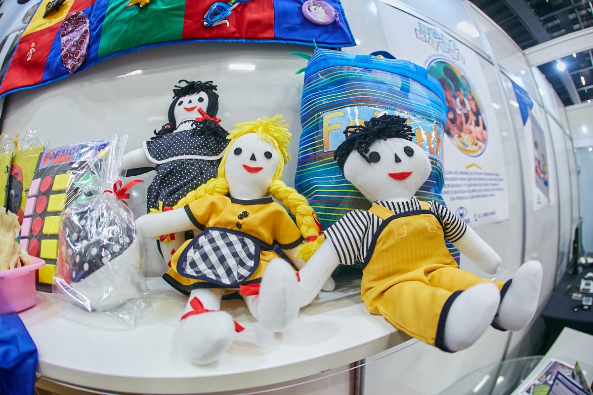 Brinquedos para crian�as com DV da Laramara